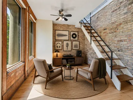 $775,000 | 3717 North Pine Grove Avenue, Unit 3S, Chicago, IL 60613