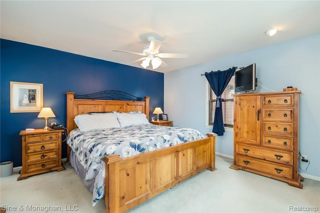 810 Lincoln Road Grosse Pointe, MI 48230 - Photo 22 of 45 022-Master_Bedroom-3617707-medium.jpg