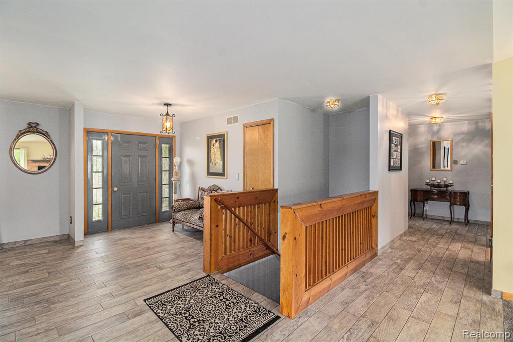 7031 Munsell Road Howell, MI 48843 - Photo 3 of 39