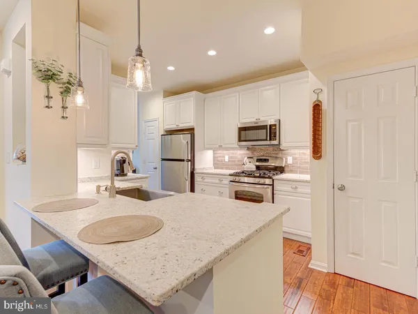 $2,950 | 20860 Pitt Terrace, Sterling, VA 20165