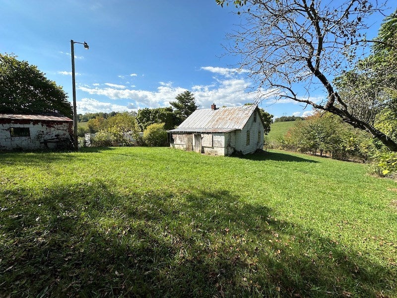 4537 Maple Branch Road Radford, VA 24141 - Photo 16 of 18 Gallery Image 16
