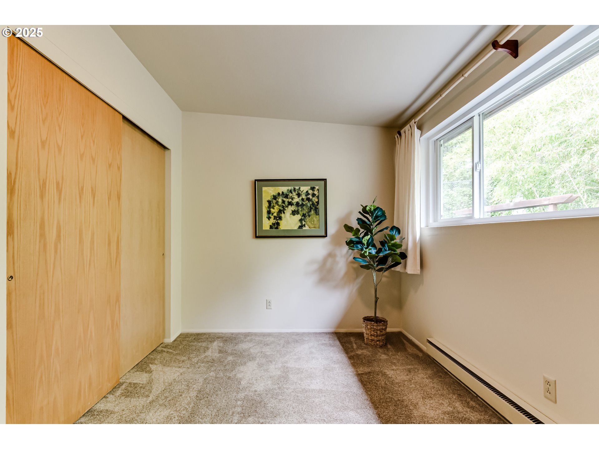 495 West 27th Avenue Eugene, OR 97405 - Photo 24 of 48 a view of an empty room with a window
