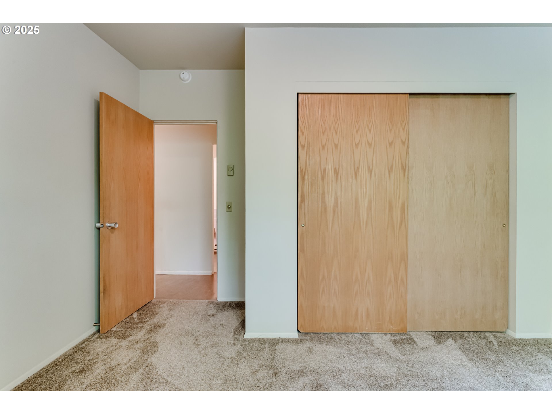 495 West 27th Avenue Eugene, OR 97405 - Photo 25 of 48 a view of a small space