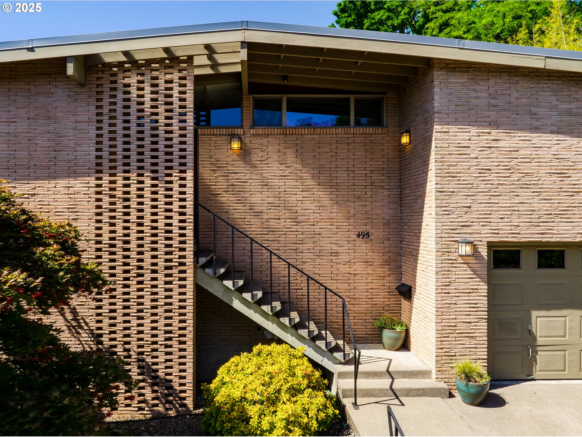 495 West 27th Avenue Eugene, OR 97405 - Photo 31 of 48 a view of building