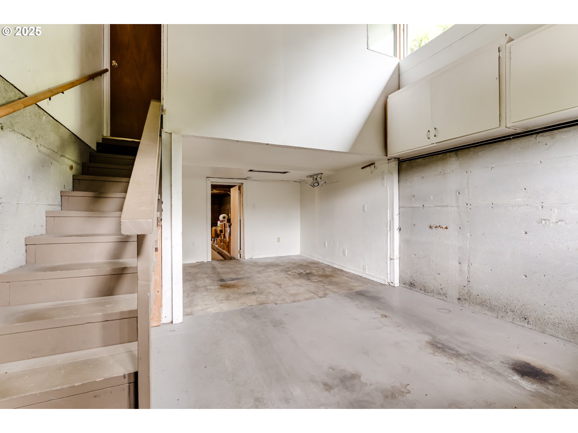 495 West 27th Avenue Eugene, OR 97405 - Photo 32 of 48 a view of an empty room with wooden floor