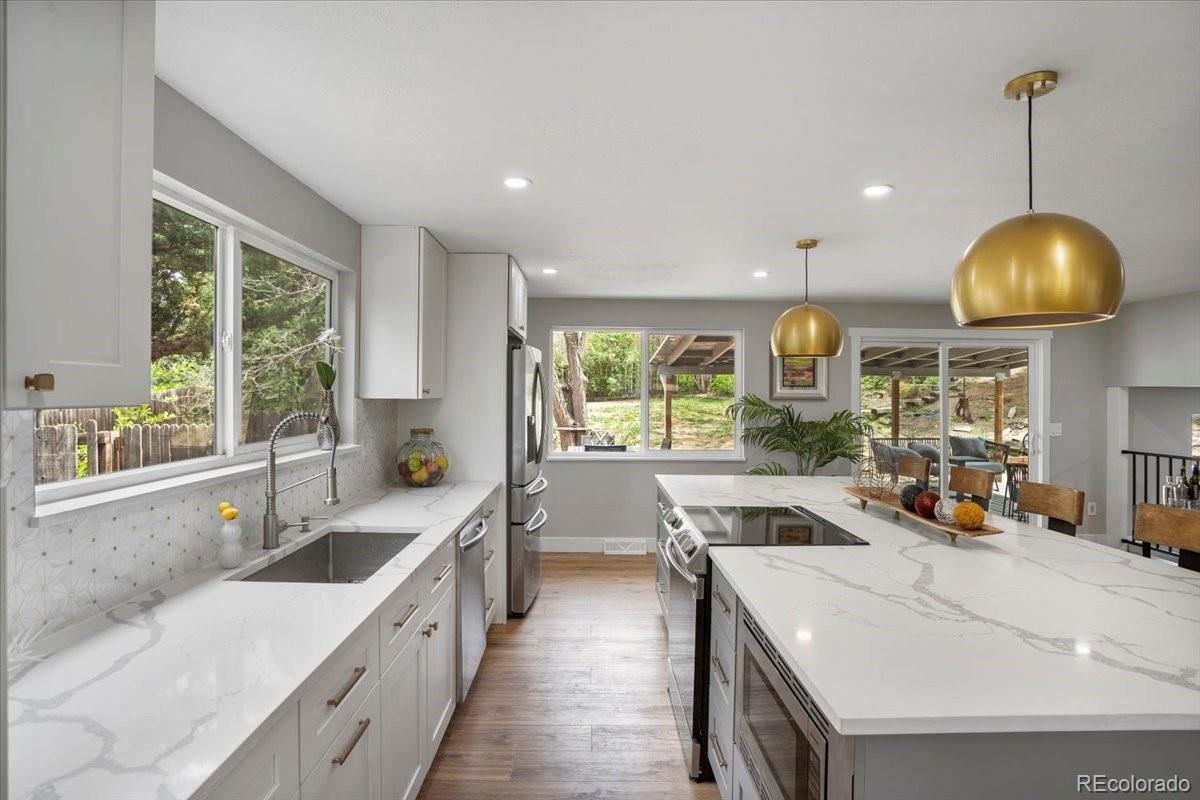 7844 Everett Way Arvada, CO 80005 - Photo 4 of 39