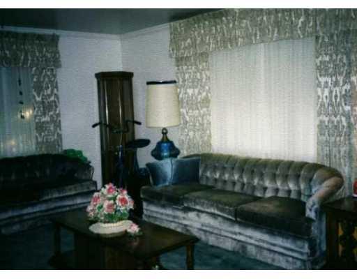 1426 Evelyn Road Baldwin, PA 15227 - Photo 2 of 8 Living Room.