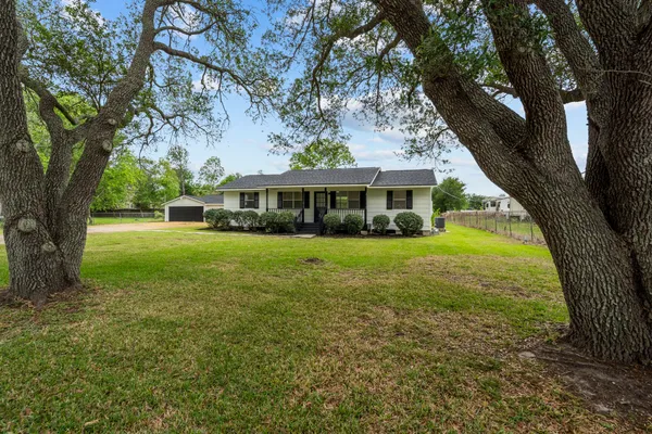 $249,999 | 19139 County Road 927A, Alvin, TX 77511