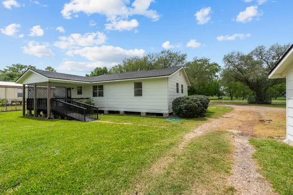 $249,999 | 19139 County Road 927A, Alvin, TX 77511
