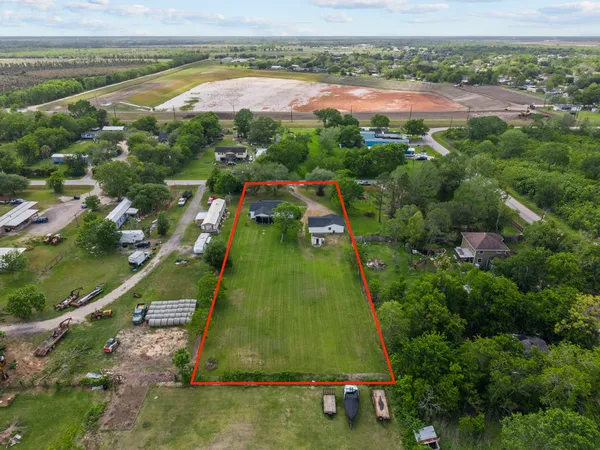 $249,999 | 19139 County Road 927A, Alvin, TX 77511