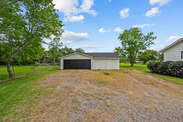 $249,999 | 19139 County Road 927A, Alvin, TX 77511