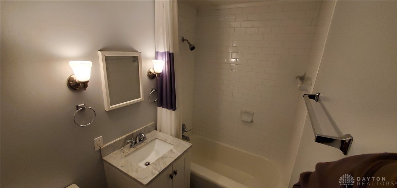 414 Lewiston Road Kettering, OH 45429 - Photo 20 of 24 unit 2 bathroom