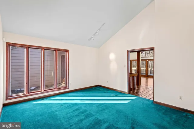 a view of a yard with an trees