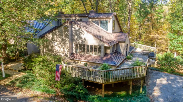 a view of a house with a tree