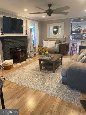122 Washington Road Edgewater, MD 21037 - Photo 3 of 26 spacious living area