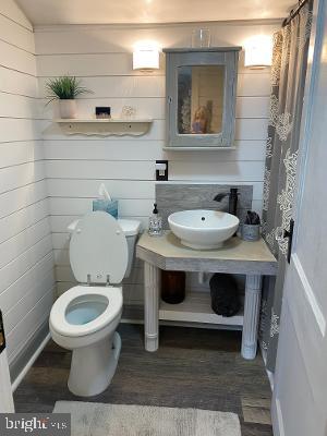 122 Washington Road Edgewater, MD 21037 - Photo 22 of 26 bathroom #2