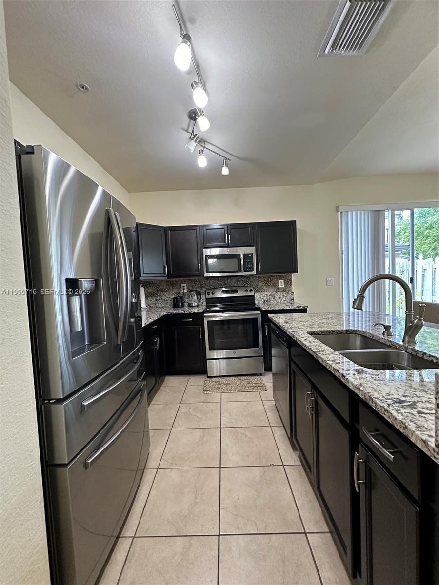 133 Southeast 28th Terrace, Unit 8 Homestead, FL 33033 - Photo 12 of 53