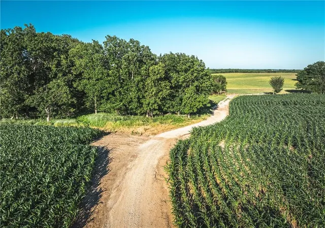 $834,600 | South Shawnee Heights Road, Quenemo, KS 66528