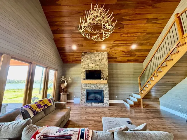 $4,500,000 | 6992 Blackhawk Acme Levee Road, Vidalia, LA 71373