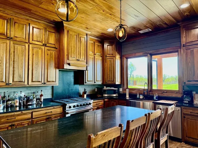 $4,500,000 | 6992 Blackhawk Acme Levee Road, Vidalia, LA 71373