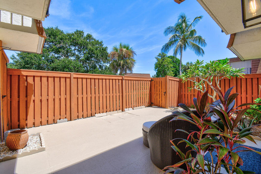 3900 County Line Road, Unit 22A Tequesta, FL 33469 - Photo 8 of 51 3900CountyLineRd#22A_11