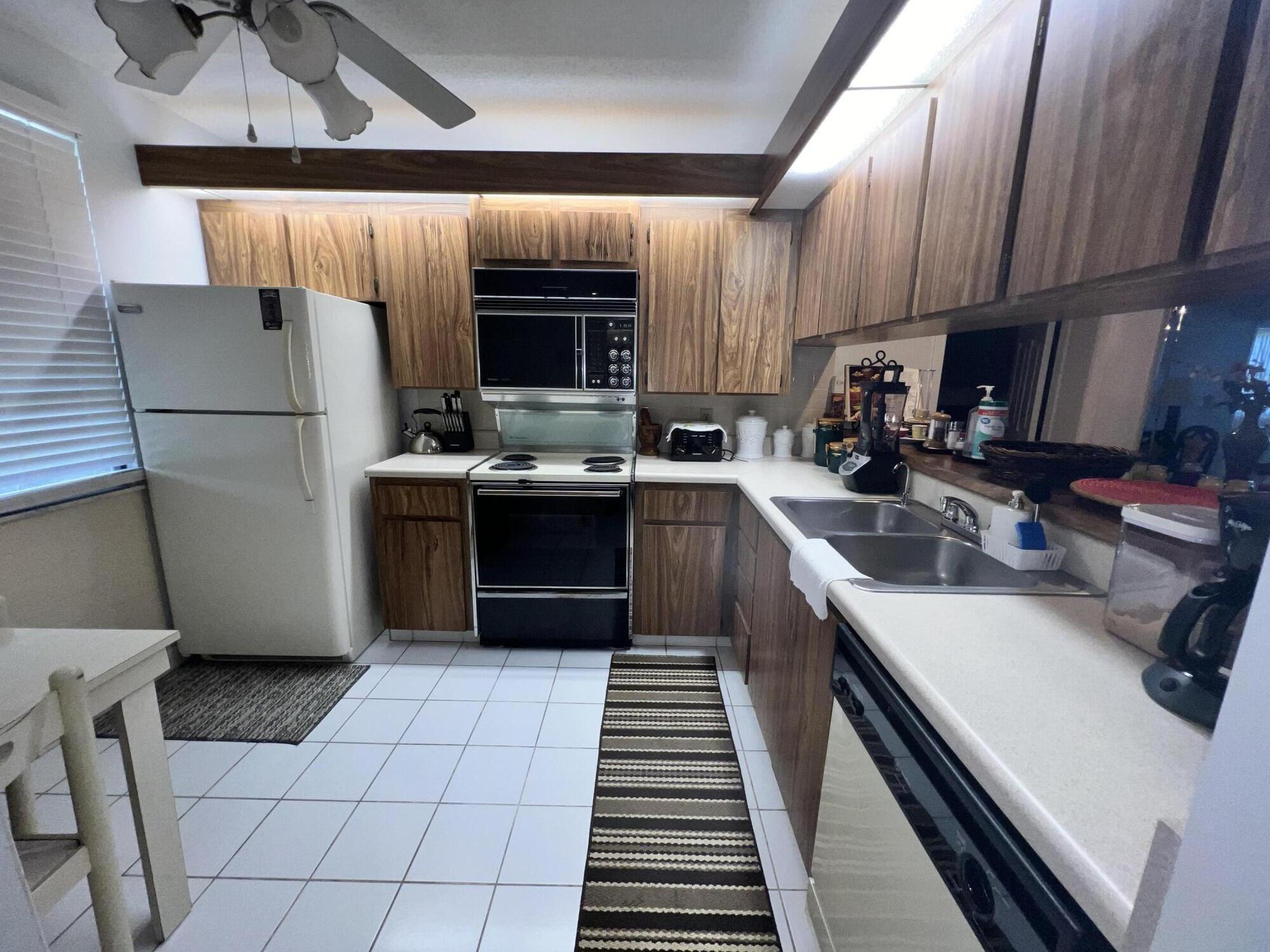 6121 Balboa Circle, Unit 106 Boca Raton, FL 33433 - Photo 6 of 15 IMG_1585