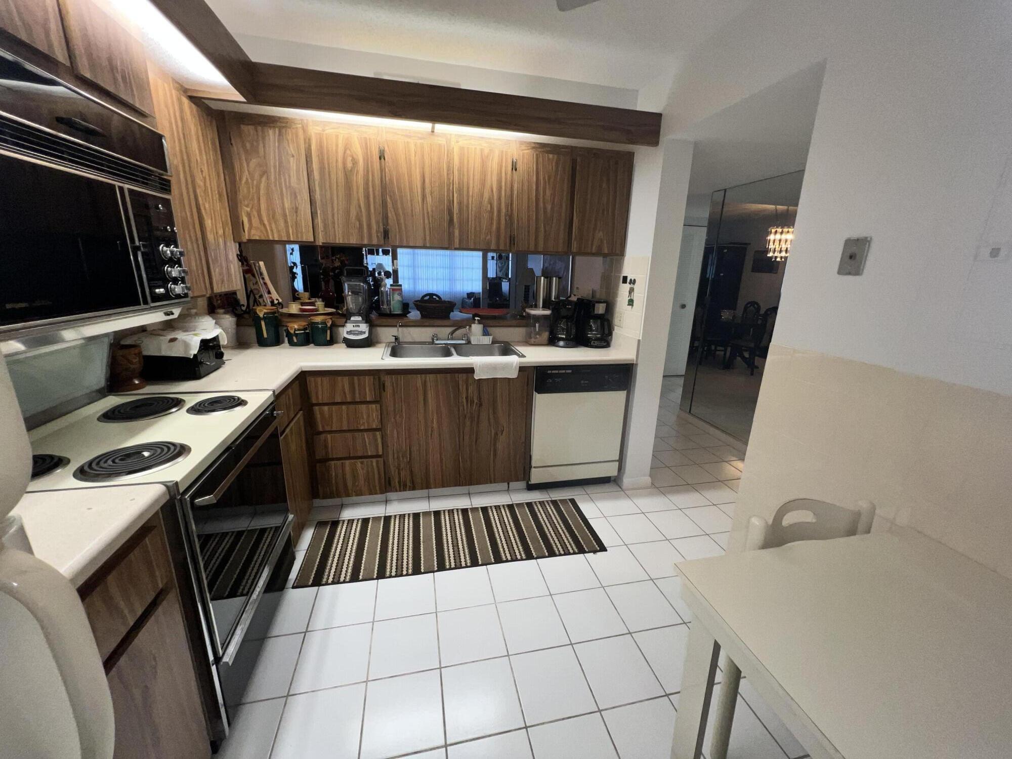 6121 Balboa Circle, Unit 106 Boca Raton, FL 33433 - Photo 8 of 15 IMG_1587