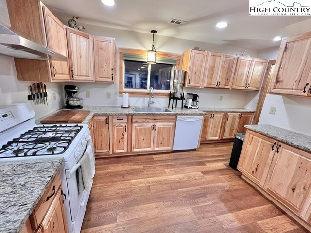 2141 Mt Jefferson Road West Jefferson, NC 28694 - Photo 14 of 35