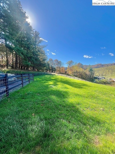 2141 Mt Jefferson Road West Jefferson, NC 28694 - Photo 4 of 35