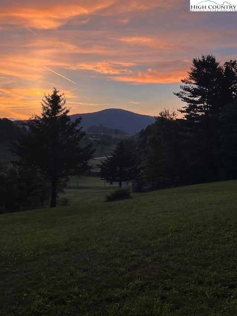 2141 Mt Jefferson Road West Jefferson, NC 28694 - Photo 6 of 35