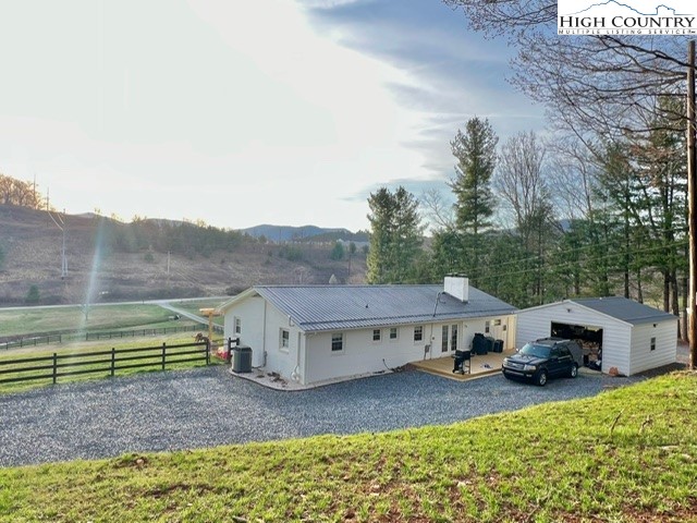 2141 Mt Jefferson Road West Jefferson, NC 28694 - Photo 8 of 35