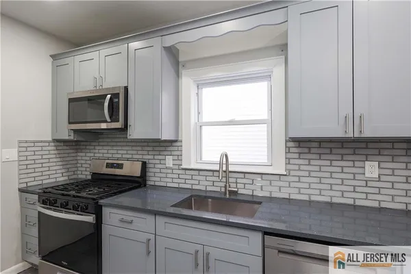 $529,900 | 344 Market Street, Perth Amboy, NJ 08861