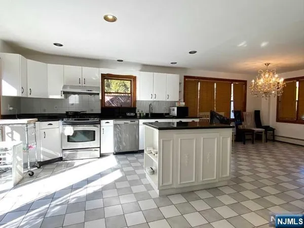 $4,800 | 330 Westview Avenue, Fort Lee, NJ 07024