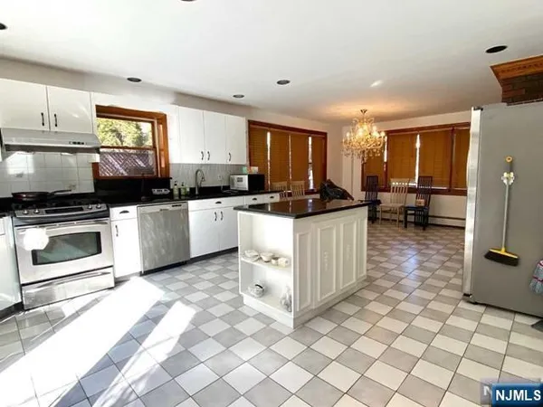 $4,800 | 330 Westview Avenue, Fort Lee, NJ 07024