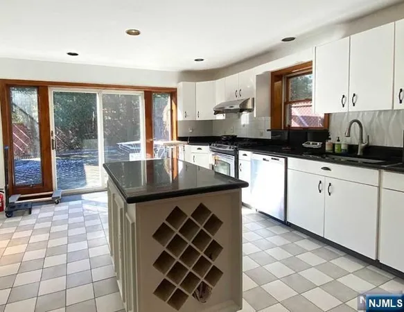 $4,800 | 330 Westview Avenue, Fort Lee, NJ 07024