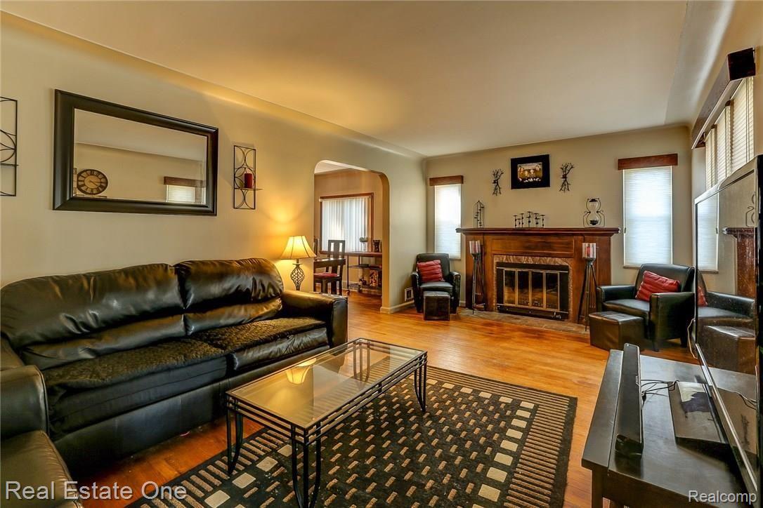 209 Riviera Terrace Waterford, MI 48328 - Photo 10 of 32 -10.jpg