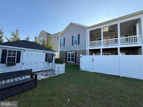$588,800 | 210 Aylesbury Lane, Martinsburg, WV 25403