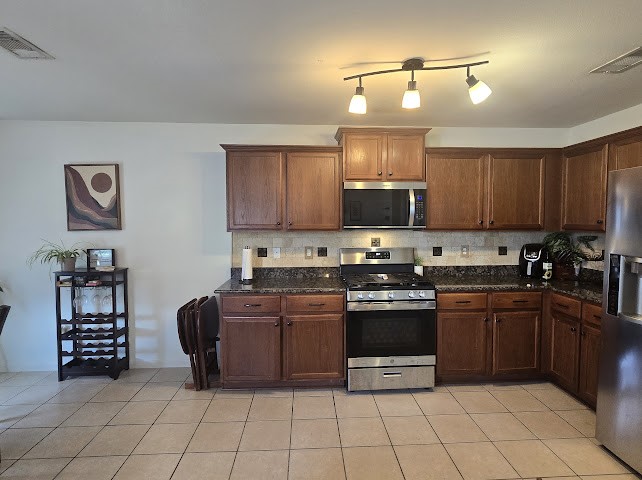 2402 Sunstone Pl Drive Rosharon, TX 77583 - Photo 10 of 18 Gallery Image 10