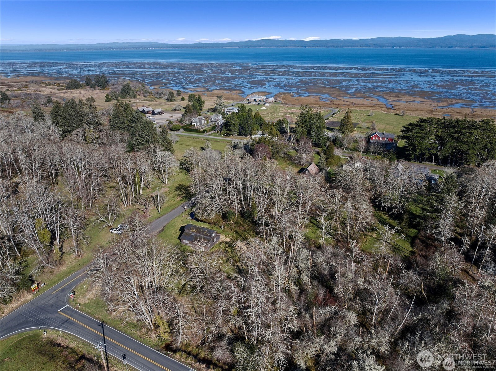 3212 Oysterville Road Oysterville, WA 98641 - Photo 2 of 12 a view of an ocean and beach