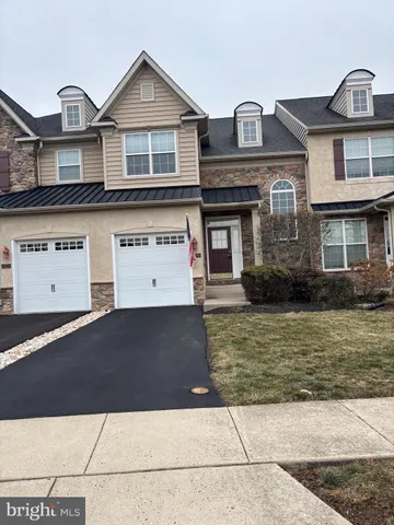 $3,200 | 3233 Meadow View Circle, Unit 155, Furlong, PA 18925