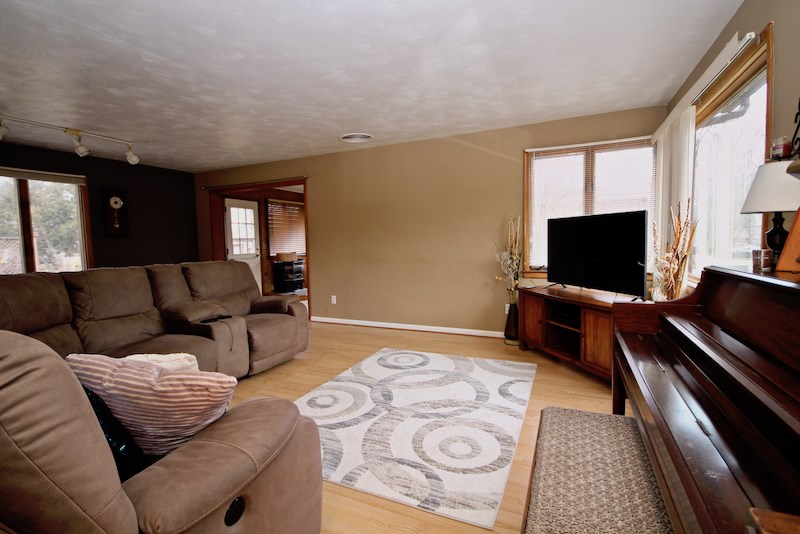980 Falkirk Road Alma, MI 48801 - Photo 6 of 42 1870367-5.JPG