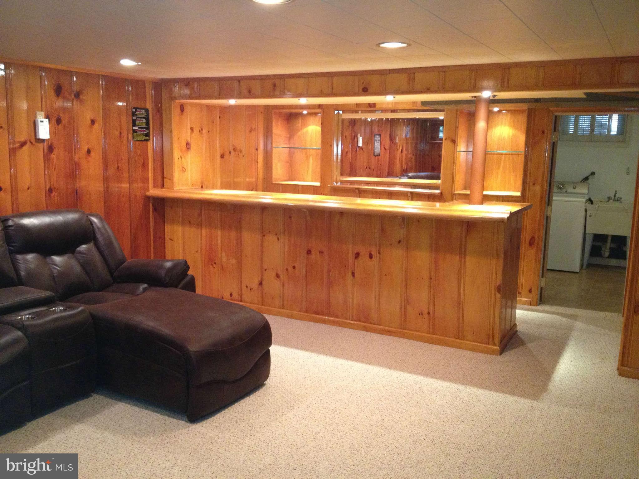 8149 Pleasant Plains Road Towson, MD 21286 - Photo 15 of 29 Huge Family Rm for a Perfect Man Cave