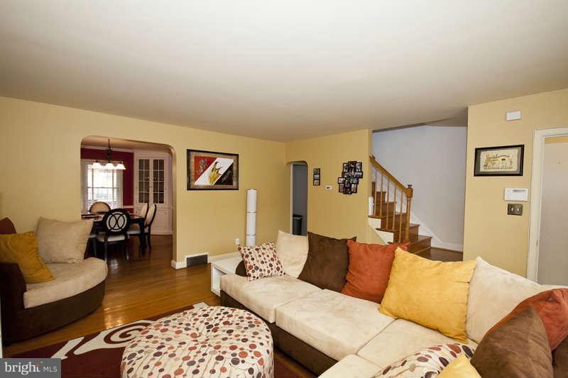 8149 Pleasant Plains Road Towson, MD 21286 - Photo 4 of 29 Living Room