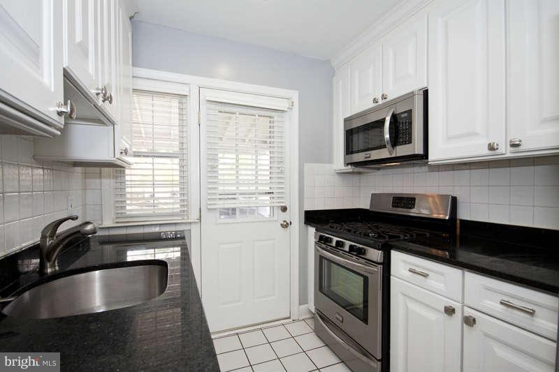 8149 Pleasant Plains Road Towson, MD 21286 - Photo 5 of 29 Kitchen