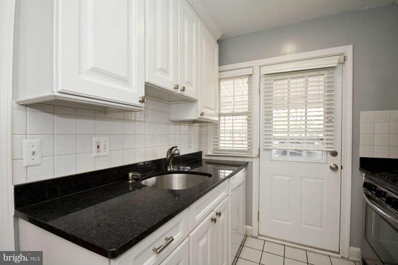 8149 Pleasant Plains Road Towson, MD 21286 - Photo 7 of 29 Kitchen