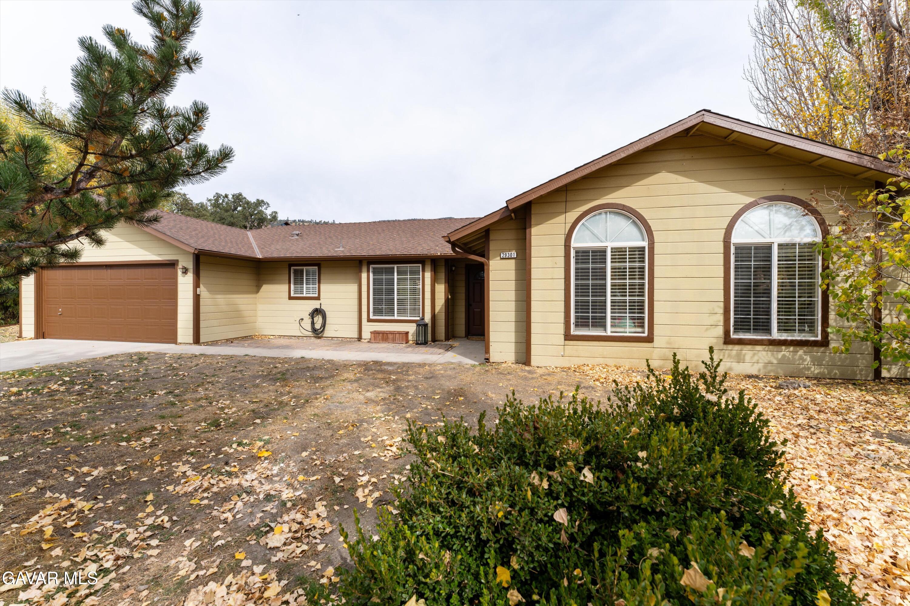 29301 North Lower Valley Road Tehachapi, CA 93561 - Photo 2 of 26 01-JYP07488