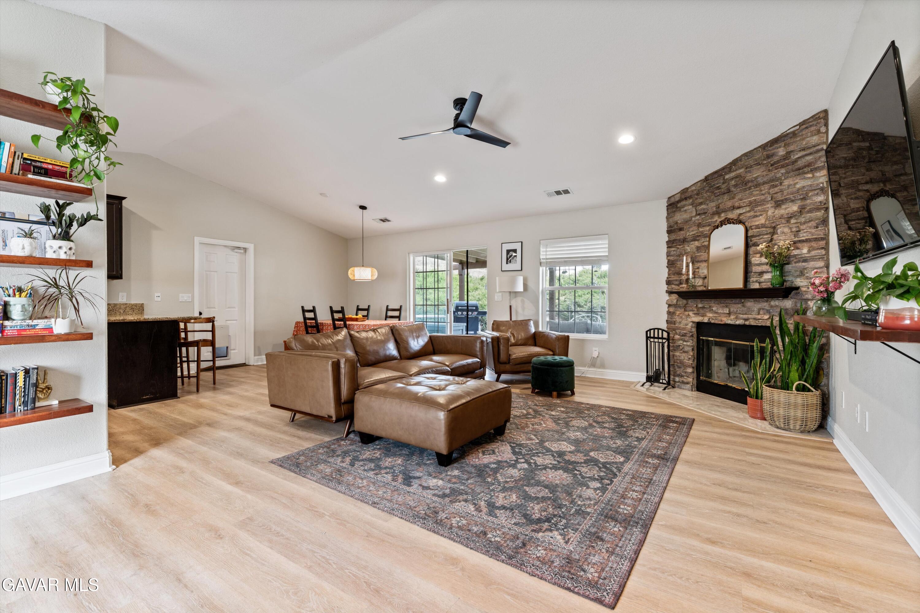 29301 North Lower Valley Road Tehachapi, CA 93561 - Photo 4 of 26 03-JYP07460