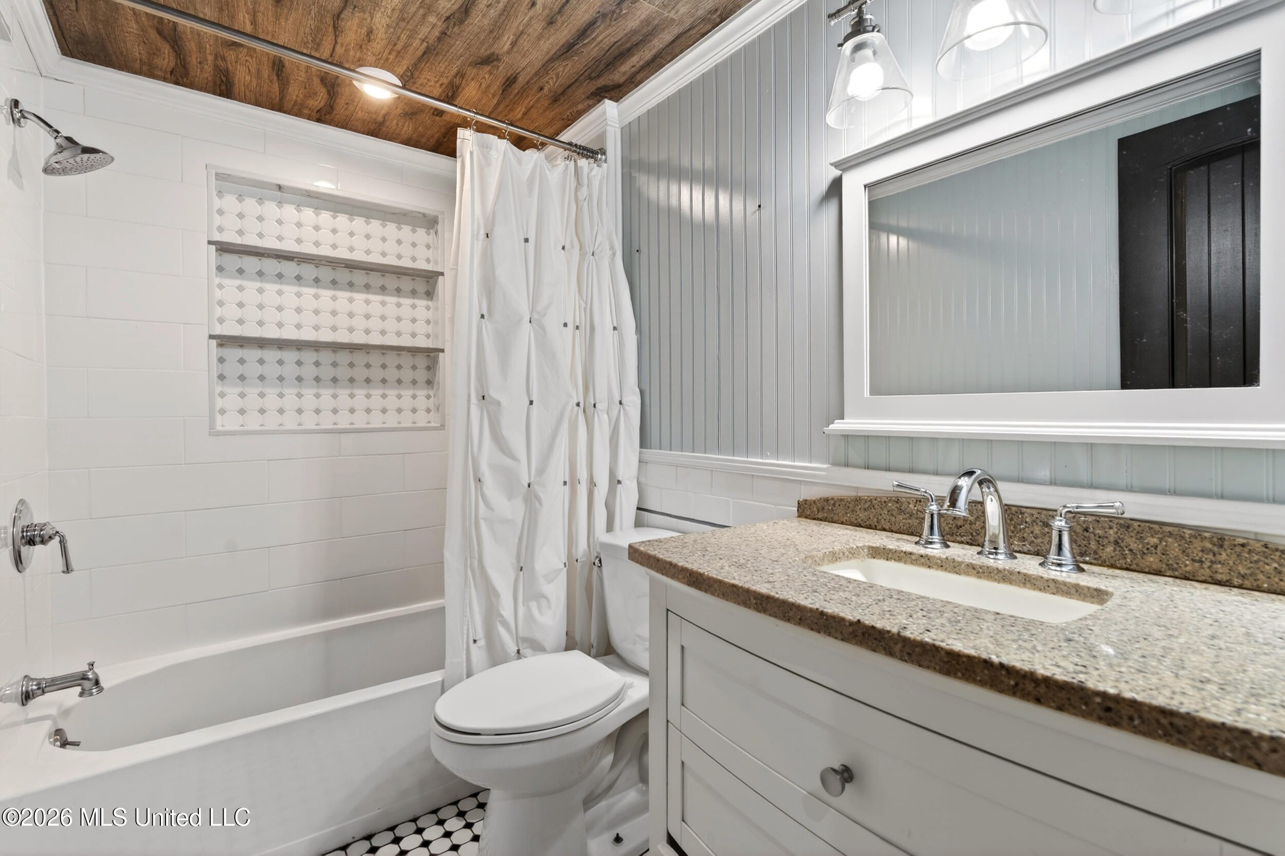 18 Gale Davis Road Lumberton, MS 39455 - Photo 36 of 67 36_36_hallwaybathroom