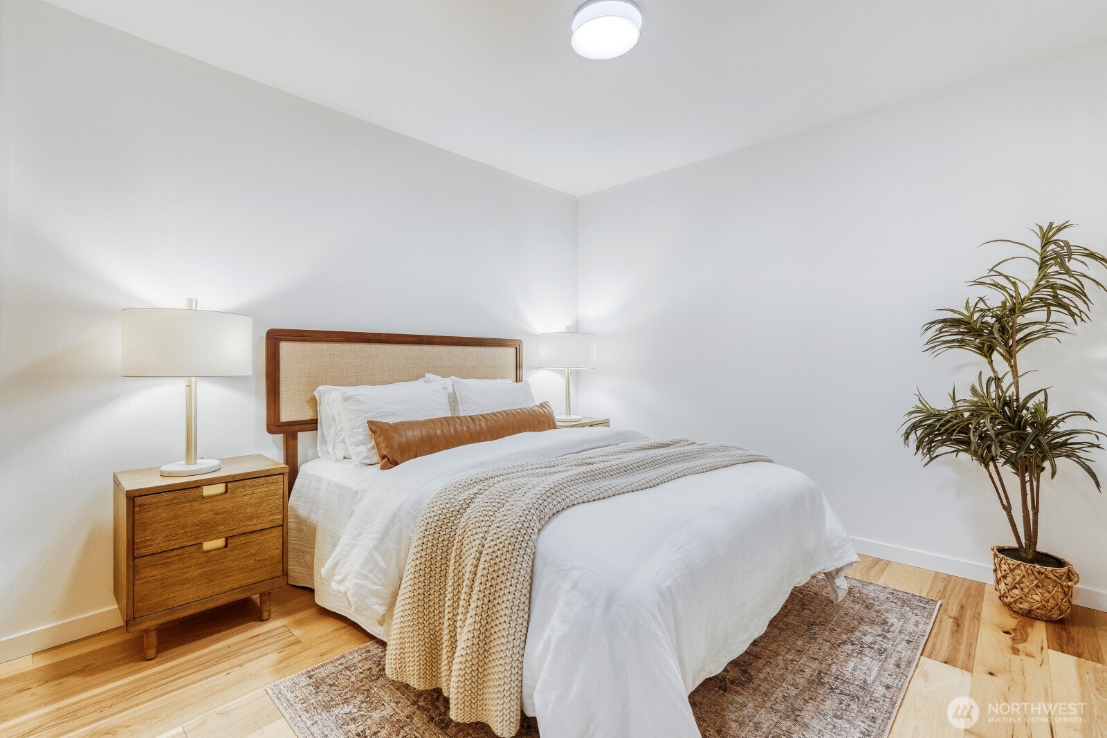 517 Howe Street, Unit B Seattle, WA 98109 - Photo 24 of 38 Gallery Image 24