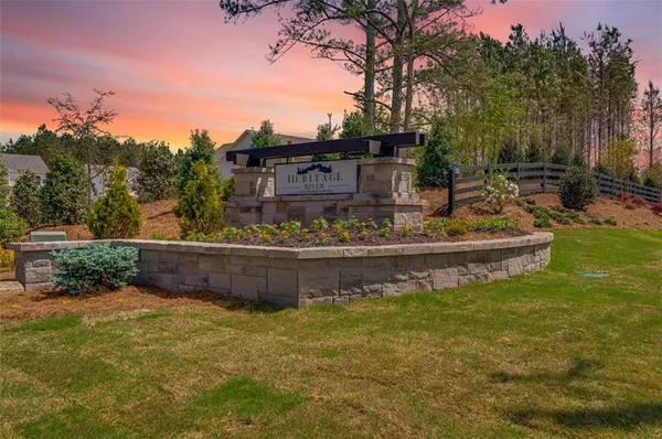 a view of a house with backyard and pool